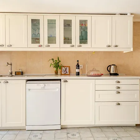 Graca Private Garden Apt, Close To Tram 28, Views & Sao Jorge Castle *