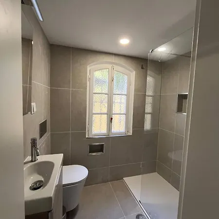 Graca Private Garden Apt, Close To Tram 28, Views & Sao Jorge Castle شقة *