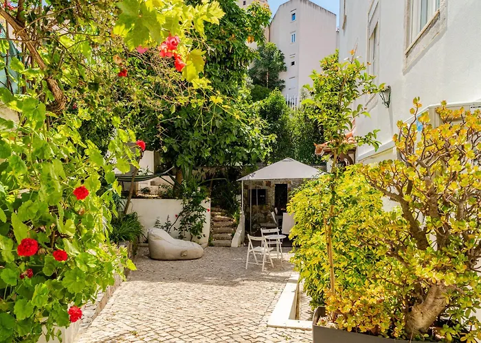 Graca Private Garden Apt, Close To Tram 28, Views & Sao Jorge Castle Διαμέρισμα