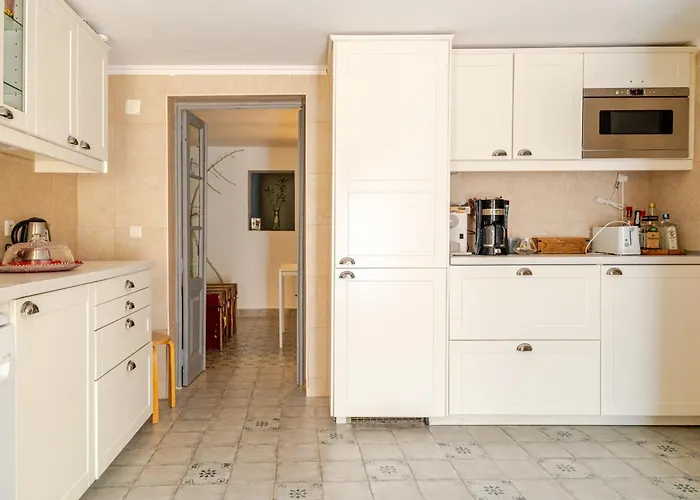 Graca Private Garden Apt, Close To Tram 28, Views & Sao Jorge Castle Διαμέρισμα