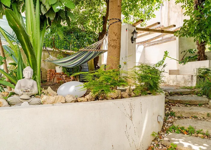 Graca Private Garden Apt, Close To Tram 28, Views & Sao Jorge Castle Διαμέρισμα *