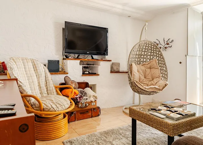 Διαμέρισμα Graca Private Garden Apt, Close To Tram 28, Views & Sao Jorge Castle Lisboa