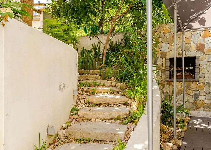 Διαμέρισμα Graca Private Garden Apt, Close To Tram 28, Views & Sao Jorge Castle *