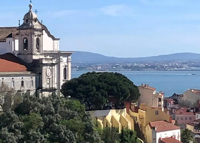 Graca Private Garden Apt, Close To Tram 28, Views & Sao Jorge Castle Διαμέρισμα *