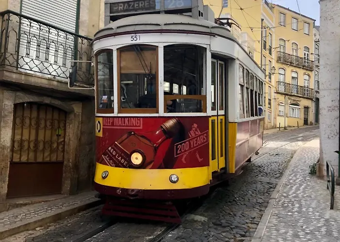 Graca Private Garden Apt, Close To Tram 28, Views & Sao Jorge Castle Διαμέρισμα *