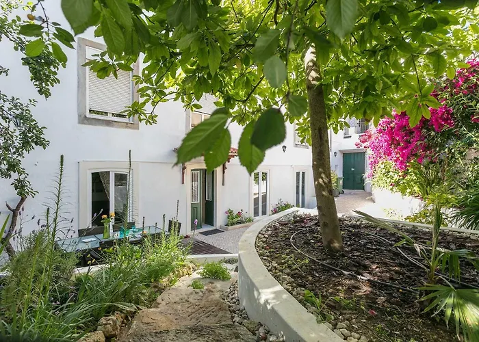 Διαμέρισμα Graca Private Garden Apt, Close To Tram 28, Views & Sao Jorge Castle Lisboa