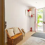 Apartamento Lisbon Garden Stays, Apt close to Tram 28, Views&São Jorge Castle