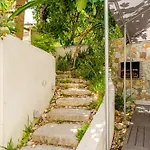 Apartamento Lisbon Garden Stays, Apt close to Tram 28, Views&São Jorge Castle *