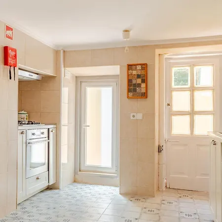 Graça Private Garden Apt, Close To Tram 28, Views&são Jorge Castle *