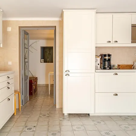 Graca Private Garden Apt, Close To Tram 28, Views & Sao Jorge Castle Апартаменти