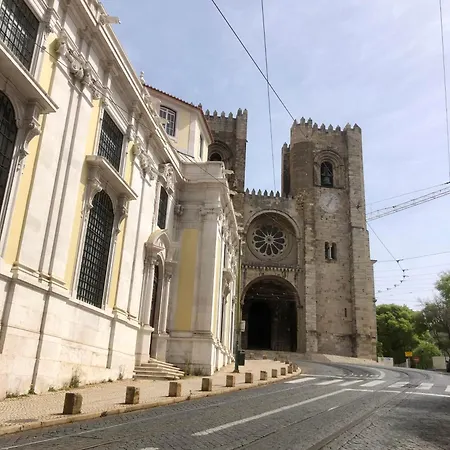 Graca Private Garden Apt, Close To Tram 28, Views & Sao Jorge Castle